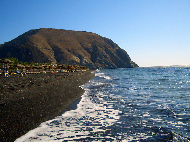 beautiful black sand beaches,black sand beaches,black sand beaches in the world,vik beach,iceland,perissa beach,greece,playa jardín,canary islands,karekare beach,new zealand,stokksnes beach,iceland