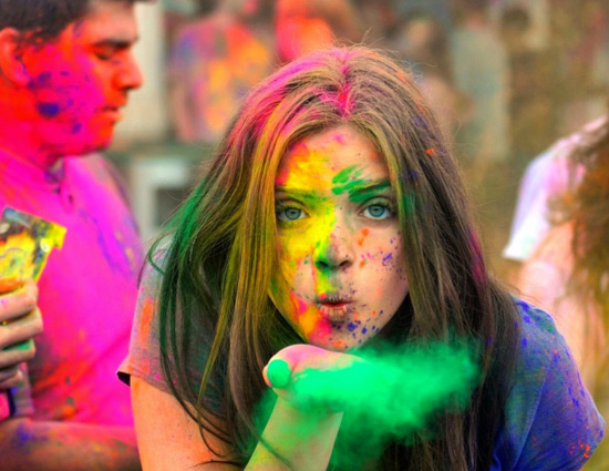 Holi 2018 - रंगों से जाने अपना-अपना स्वभाव