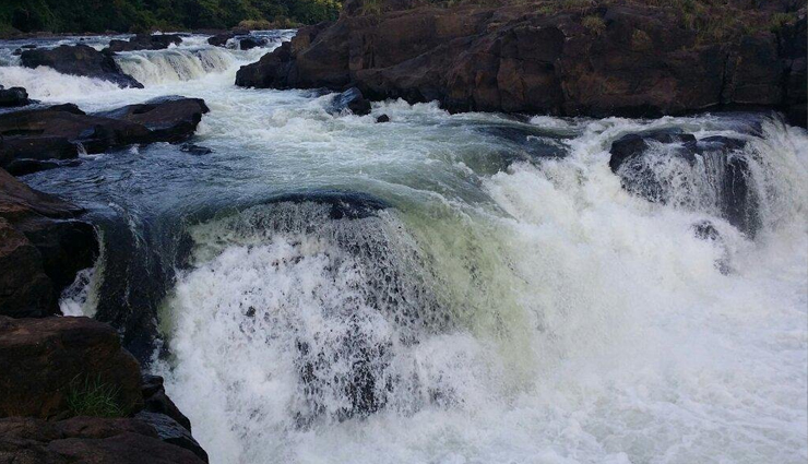 kerala waterfalls,famous waterfalls kerala,best waterfalls in kerala,top waterfalls to visit in kerala,kerala natural wonders,scenic waterfalls in kerala,kerala travel destinations,must-visit waterfalls kerala,kerala tourism attractions,kerala waterfall exploration