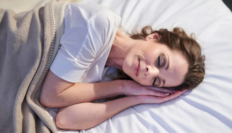 कहीं आप भी तो नहीं करते रात को भूखे पेट सोने की गलती, होते हैं ये नुकसान 