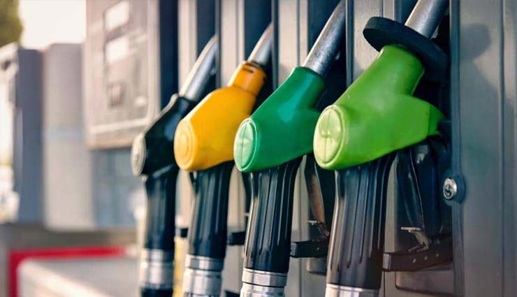 तेल के दामों में गिरावट, दिल्ली में पेट्रोल 21 और डीजल 11 पैसे हुआ सस्ता
