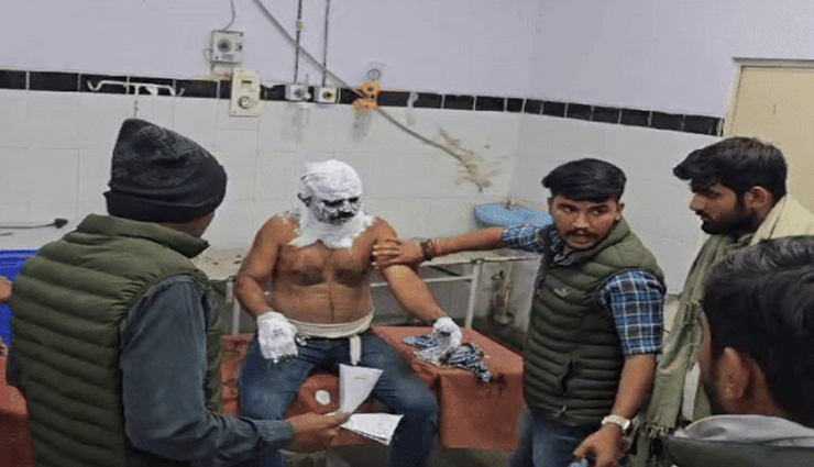 बाड़मेर: बेटी को ब्लैकमेल कर रहे थे, बाइक रुकवाकर लाठियों से किया हमला, आग लगाई