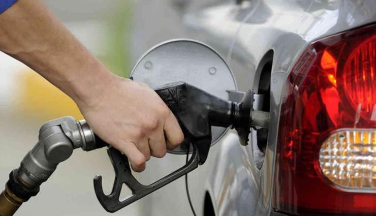 पेट्रोल के दाम में आज 11 पैसे की बढ़ोतरी, डीजल की कीमतों में इजाफा नहीं, जानें दिल्ली-मुंबई में क्या हैं कीमतें