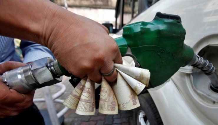 कांग्रेस का मोदी सरकार पर हमला, कहा - तेल कंपनियों को 23 मई से पहले दाम नहीं बढ़ाने का दिया निर्देश