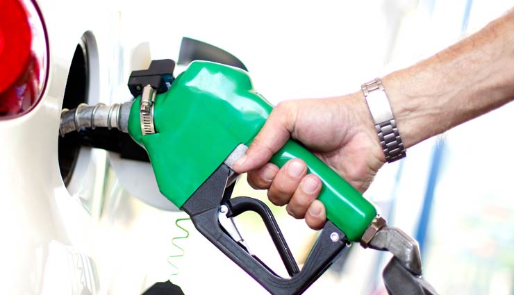 पेट्रोल के दामों में आज 17 पैसे की बढ़ोतरी, डीजल में बढ़े 10 पैसे, जानें दिल्ली-मुंबई में क्या हैं कीमतें