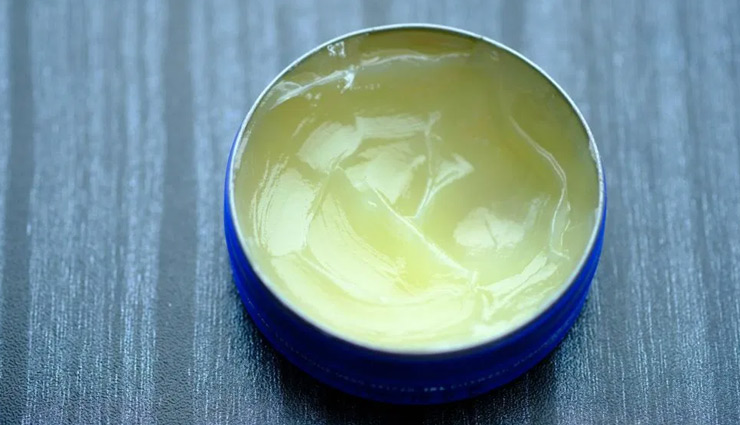 cracked heels,treat cracked heels,home remedies to treat cracked heels,heels care tips,heels care,leg beauty,beauty tips,beauty