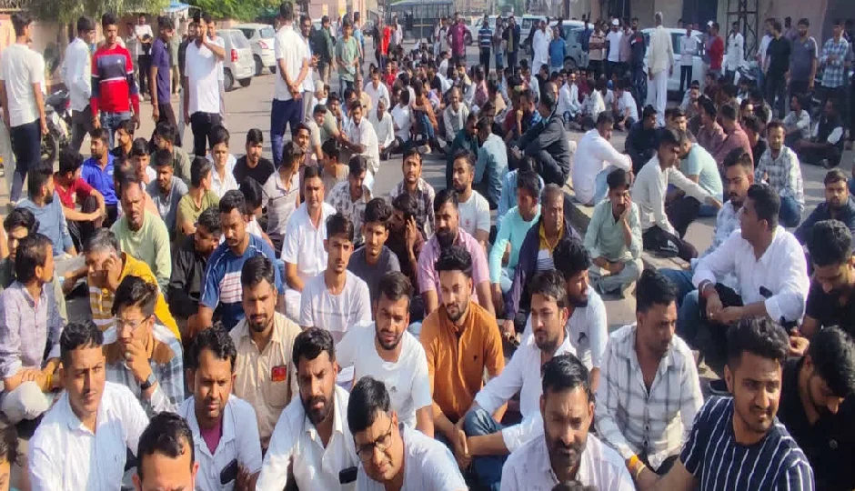 फलोदी बस हादसा: सरकार ने किया मुआवजे का ऐलान, मृतकों के परिजनों को 10-10 लाख की सहायता, धरना हुआ समाप्त