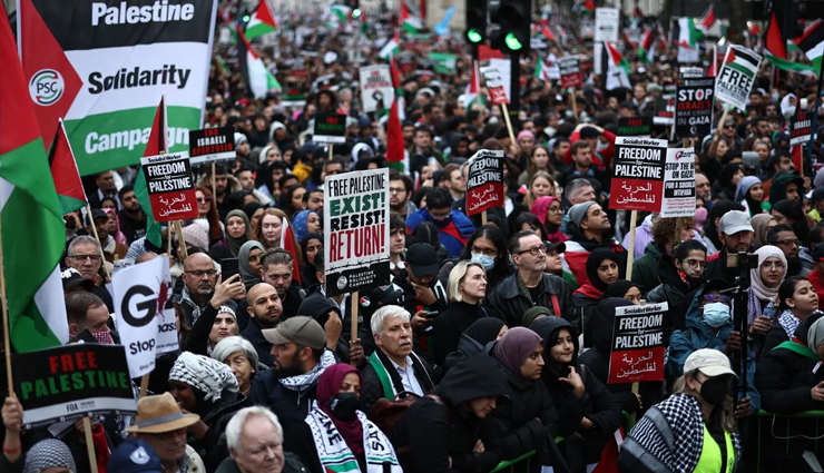 फिलिस्तीन समर्थकों ने बारिश के बीच लंदन में निकाला मार्च, बमबारी रोकने की आवाज हुई बुलंद
