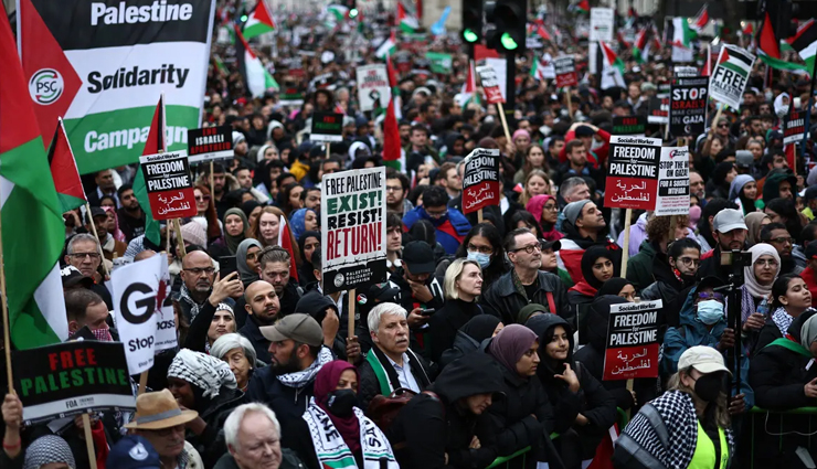 फिलिस्तीन समर्थकों ने बारिश के बीच लंदन में निकाला मार्च, बमबारी रोकने की आवाज हुई बुलंद
