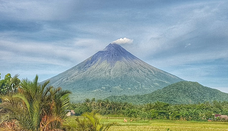 philippines,places to visit in philippines,mayon volcano,chocolate hills,bohol,surfing siargao island,the batanes islands,banaue rice terraces,coron,palawan island
