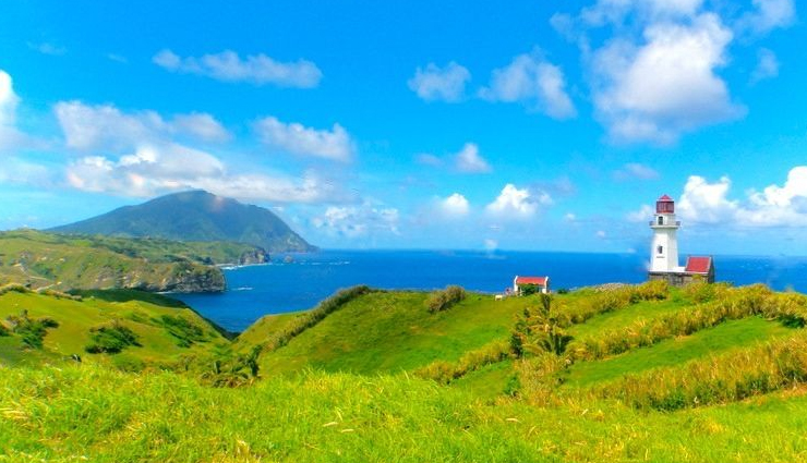 philippines,places to visit in philippines,mayon volcano,chocolate hills,bohol,surfing siargao island,the batanes islands,banaue rice terraces,coron,palawan island