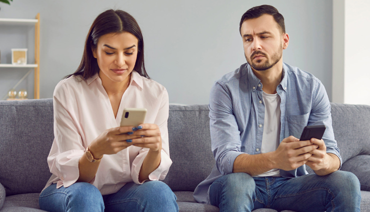 signs she needs space,girlfriend needing space signs,giving girlfriend space,understanding girlfriend need for space,signs she needs alone time,giving partner space in relationship,recognizing when partner needs space,how to give partner space,relationship space signs,subtle signs of relationship space,giving girlfriend emotional space,importance of space in relationship,understanding girlfriend boundaries,signs of girlfriend needing time alone