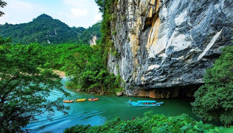 vietnam travel guide,top places to visit in vietnam,vietnam tourism,vietnam natural beauty,historic cities vietnam,vietnamese street food,vegetarian food vietnam,cultural diversity vietnam,must-see destinations vietnam,vietnam trip planning