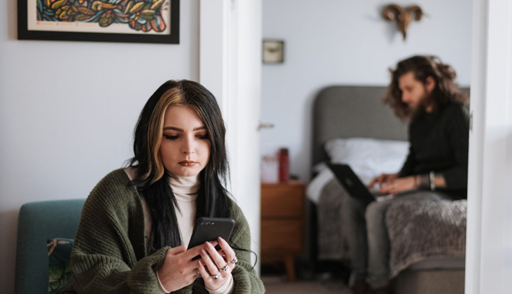 signs you need a phubbing detox,phubbing in relationships,how phubbing affects relationships,phubbing warning signs,relationship problems due to phubbing,signs your partner is phubbing you,digital detox for couples,impact of phone addiction on relationships,how to stop phubbing,phubbing and emotional disconnection,overcoming phubbing in relationships,smartphone addiction and relationships,signs of phone overuse in relationships,improving relationship communication,reducing screen time in relationships