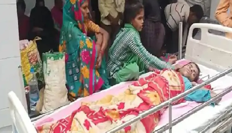 श्रावस्ती में जायरीनों को ले जा रही पिकअप अनियंत्रित होकर खाई में गिरी, 20 घायल, 3 बच्चों की हालत गंभीर