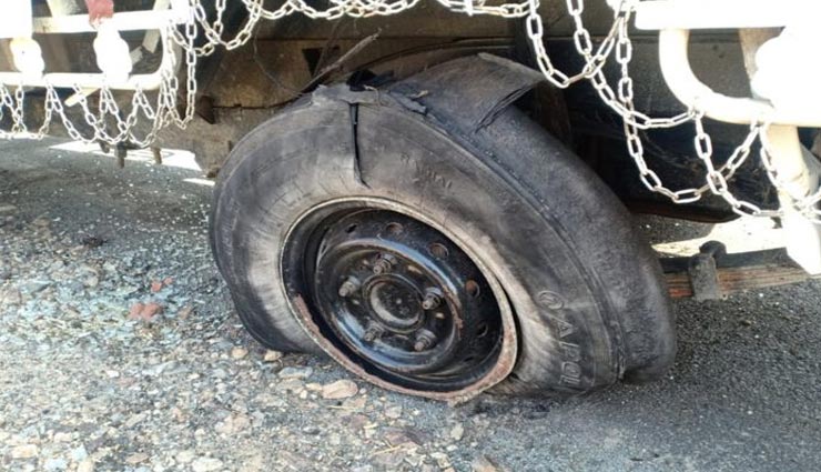 तारानगर : पिकअप के टायर ने छीनी खुशियां, फटने से पलटी गाड़ी, एक की मौत
