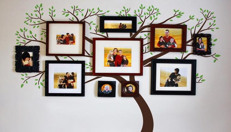 वास्तु के अनुसार तय करें घर में लगी तस्वीरों की दिशा, परिवार में बढ़ेगा प्रेम