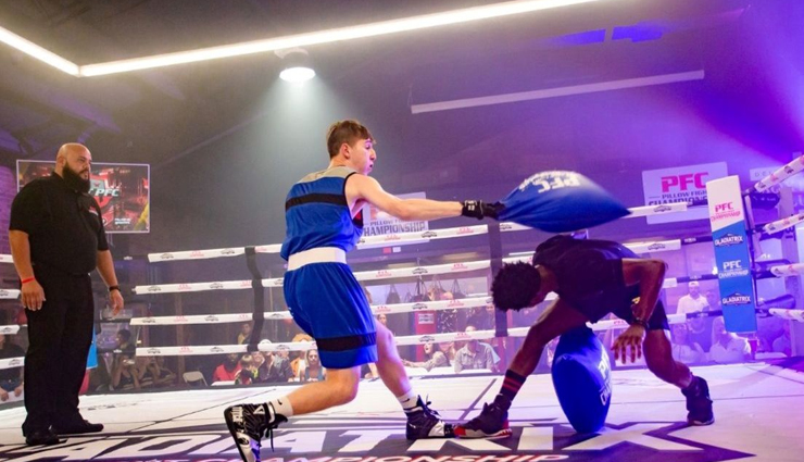 लो कर लो बात! अब पिलो फाइट की भी होने लगी चैंपियनशिप, देखें VIDEO 