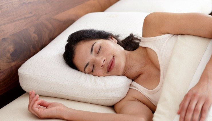 तकिया रखता है आपकी नींद का ख्याल, चुनाव करते वक्त रखें इन बातों का ध्यान