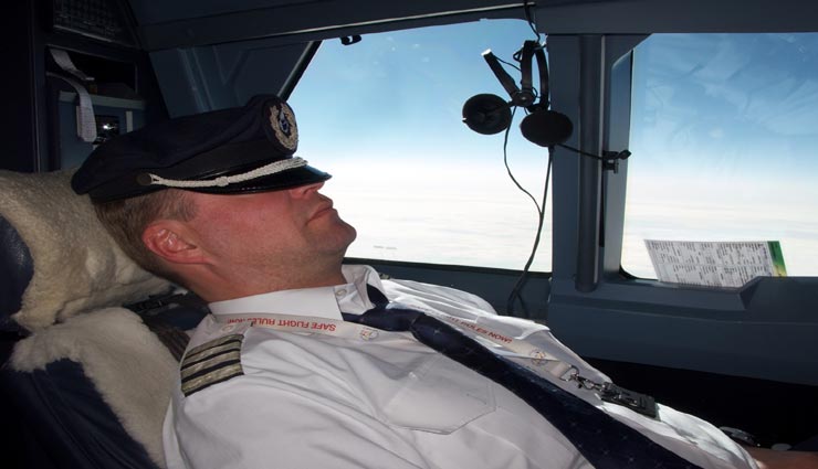 पायलट की नींद बनी परेशानी का कारण, विमान निकला 46 किमी आगे