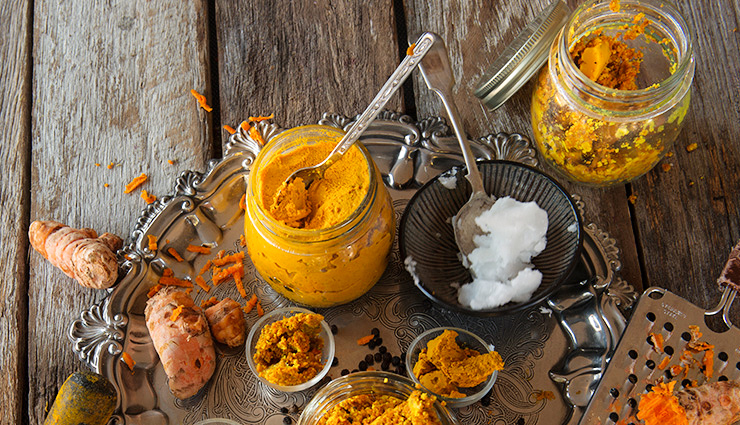 castor oil,lemon juice,turmeric paste,honey,tomato,home remedies,home remedies to get rid of pimples on lip,lip care tips,acne care tips,beauty tips