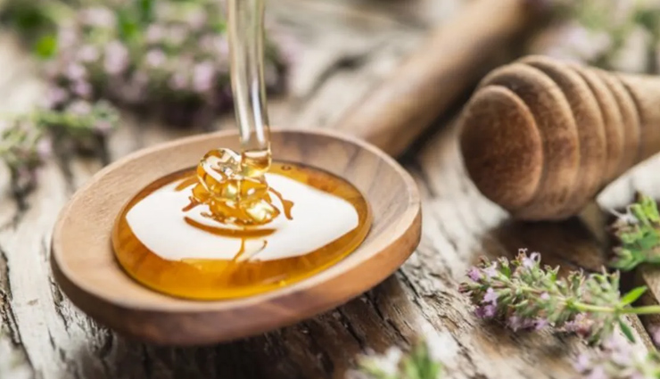 castor oil,lemon juice,turmeric paste,honey,tomato,home remedies,home remedies to get rid of pimples on lip,lip care tips,acne care tips,beauty tips