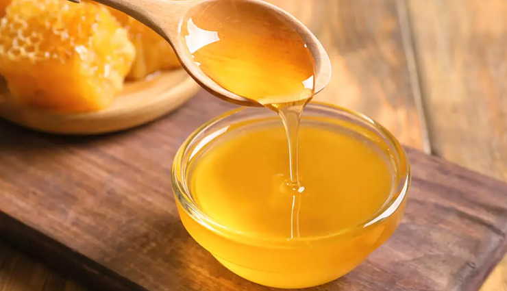 castor oil,lemon juice,turmeric paste,honey,tomato,pimples on lips,home remedies,home remedies to treat pimples on lips,pimple tips,lip care tips,skin care tips,beauty tips