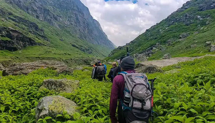 trekking trails in manali,best treks in manali,manali trekking adventure,beas kund trek,bhrigu lake trek,hampta pass trek,deo tibba trek,chanderkhani pass trek,prashar lake trek,sar pass trek,pin parvati trek,kheerganga trek,malana village trek,himachal pradesh treks,manali adventure tours