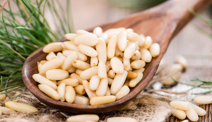 foods to relieve gas and bloating,gas and bloating relief foods,best foods for digestion,ginger for bloating relief,peppermint for gas relief,fennel seeds for digestion,papaya for gas and bloating,pineapple for digestion,yogurt for gut health,cucumber for bloating,chamomile tea for digestion,turmeric for bloating,pine nuts for digestion,natural remedies for gas,diet for digestive health