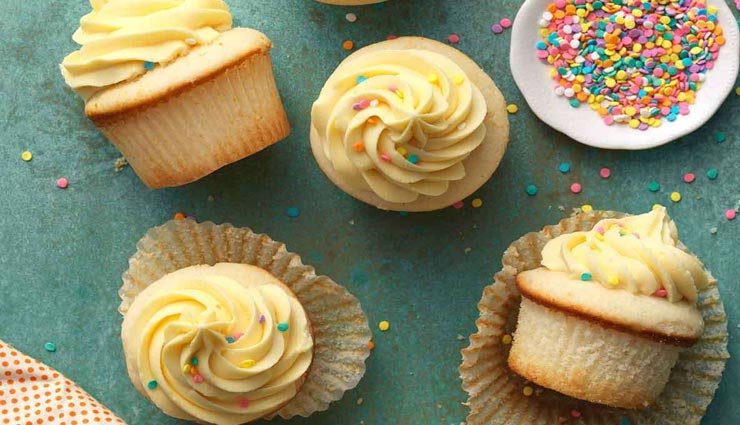 बच्चों के लिए बनाइये 'पाइनऐप्पल कप केक', बनाना बेहद आसान #Recipe बच्चों के लिए बनाइये 'पाइनऐप्पल कप केक', बनाना बेहद आसान #Recipe