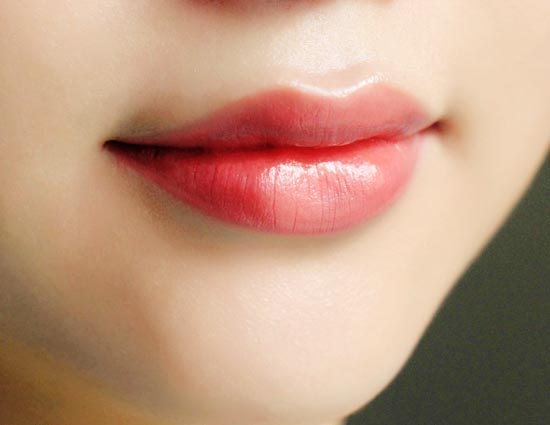 Get Smooth Pink Lips With These Easy Tips