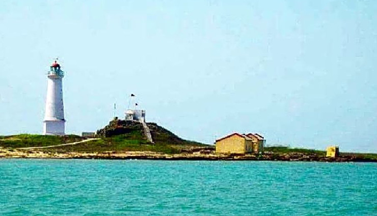 not to miss attractions in jamnagar,top places jamnagar,jamnagar tourism,lakhota lake,marine national park,bala hanuman temple,pratap vilas palace,khijadiya bird sanctuary,pirotan island,darbargadh palace,ratan bai masjid,willingdon crescent,bohra hajira,jamnagar travel guide,things to do in jamnagar,best places in jamnagar