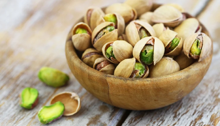 7 Amazing Benefits of Eating Pistachios