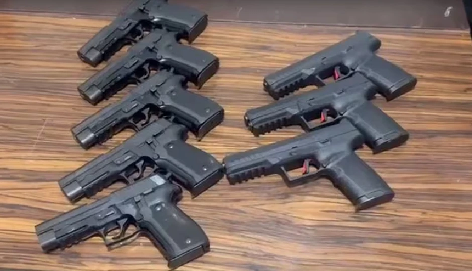 दिल्ली पुलिस ने पकड़ा पाकिस्तान-आईएसआई से जुड़ा अंतरराष्ट्रीय हथियार तस्करी गिरोह, विदेशी पिस्तौल और कारतूस बरामद