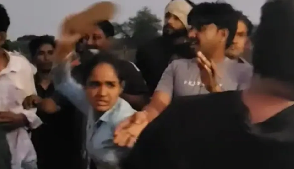 राजस्थान: नशे में धुत युवकों ने यात्रियों से भरी बस रोकी, महिलाओं ने चप्पल से कर दी धुनाई