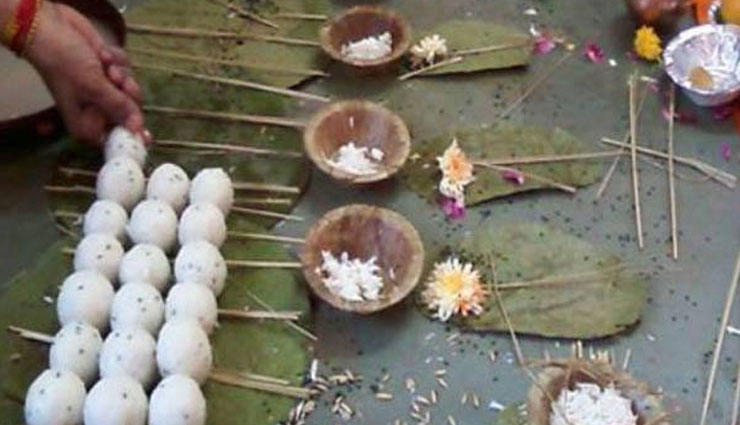 Shradh 2019 : पुत्र के अलावा जाने और कौन कर सकता है पिंडदान, भोजन ग्रहण करने आए ब्राह्मण के लिए ये हैं खास नियम