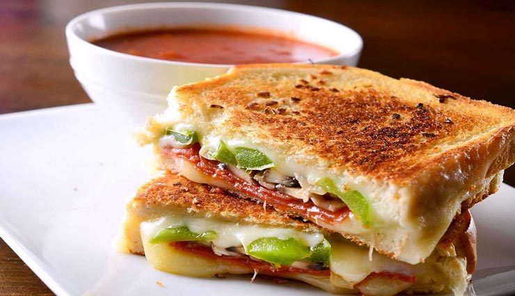 लॉकडाउन रेसिपी : बच्चों के दिन को स्पेशल बनाए पिज़्ज़ा सैंडविच से