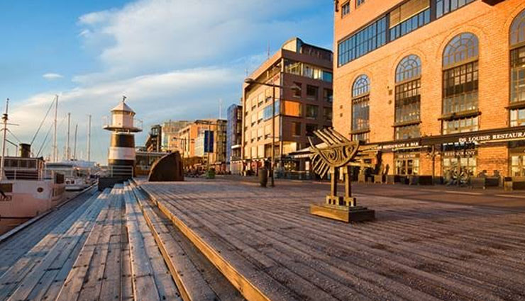 aker brygge,places to visit in aker brygge,the astrup fearnley museum of modern art,tjuvholmen city beach,nobel peace center,oslo city hall,take a boat trip