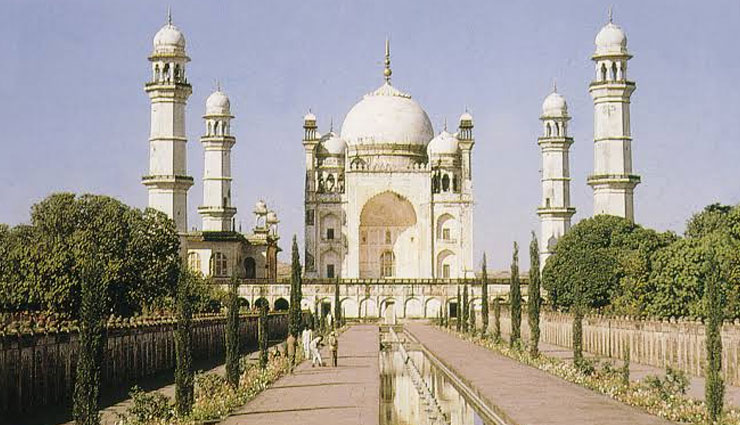 aurangabad,attractions of aurangabad,places to visit in aurangabad,grishneshwar jyotirlinga,bhadra maruti temple,ajanta ellora caves,bibi ka maqbara,daulatabad fort