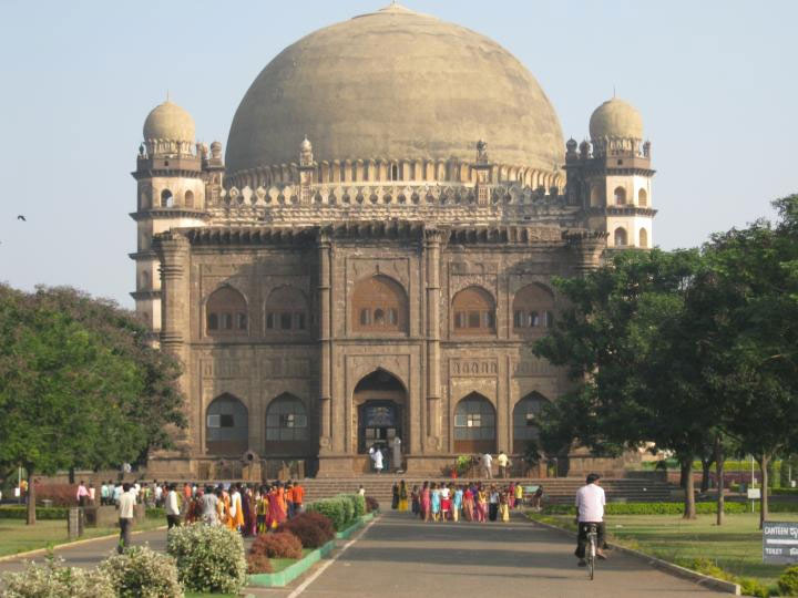 bijapur,places to visit in bijapur,travel,gol gumbaz,ibrahim rouza,bijapur fort,jama masjid,bara kaman