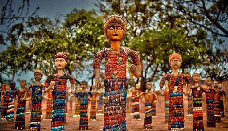 chandigarh,attractions of chandigarh,open hand monument,sukhna lake,rock garden,rose garden,japanese garden