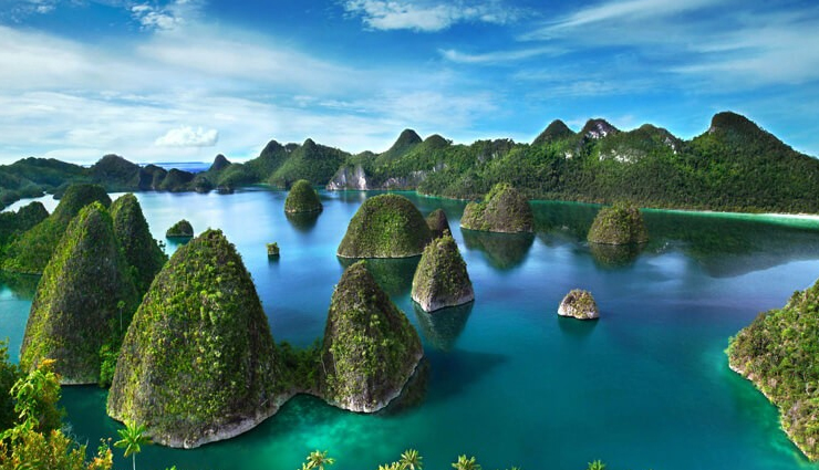 dieng plateau,borobudur temple,komodo national park,raja ampat,mount bromo,ubud,lake toba,tana toraja,tanjung puting national park,beautiful places,beautiful places in indonesia,indonesia