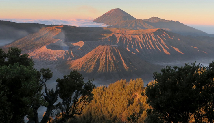 dieng plateau,borobudur temple,komodo national park,raja ampat,mount bromo,ubud,lake toba,tana toraja,tanjung puting national park,beautiful places,beautiful places in indonesia,indonesia