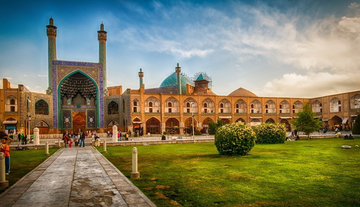 tehran grand bazaar,naqshe-jahan,vank cathedral,nasir ol molk mosque,bagh-e-eram,iran,places to visit in iran,attractions in iran