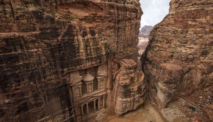 jordan,attractions in jordan,must visit places in jordan,al-siq,petra,wadi rum,colonnaded street,jerash,ajlun castle,ajlun,the treasury