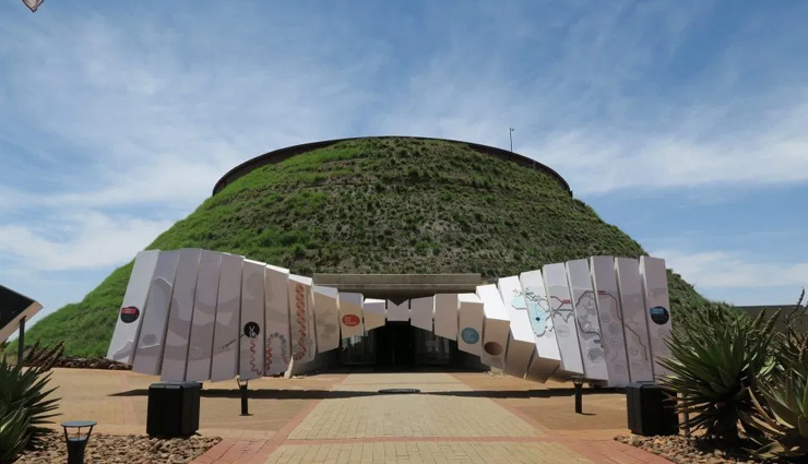 maasai mara,david sheldrick wildlife trust,aberdare ranges waterfalls,cradle of mankind,ol pejeta conservancy,places in kenya,kenya,attractions in kenya