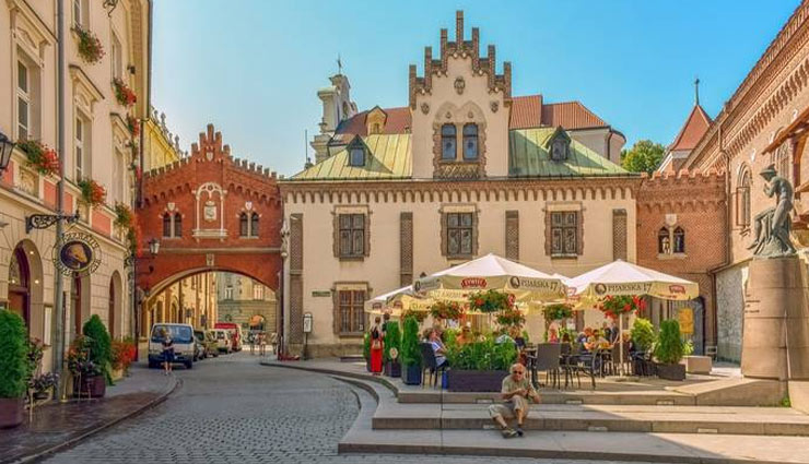 most visited places in krakow,krakow,tourist attractions of krakow,market square,wawel castle,planty park,barbikan,kosciuszko mound