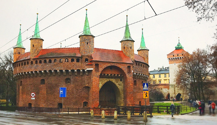 market square,wawel castle,planty park,barbican,florianska street,krakow,poland,places to visit in krakow,attractions in krakow