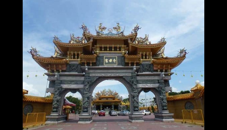 malaysia,least explored places of malaysia,sipadan islands,lepoh falls,pulau jerejak,gunung datuk,desa diary farm