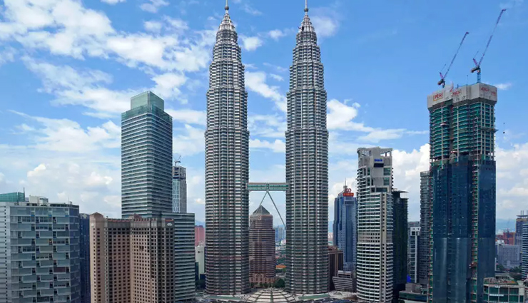 cameron highlands,petronas twin towers,perhentian islands,langkawi,mulu caves,attractions in malaysia,places to visit in malaysia